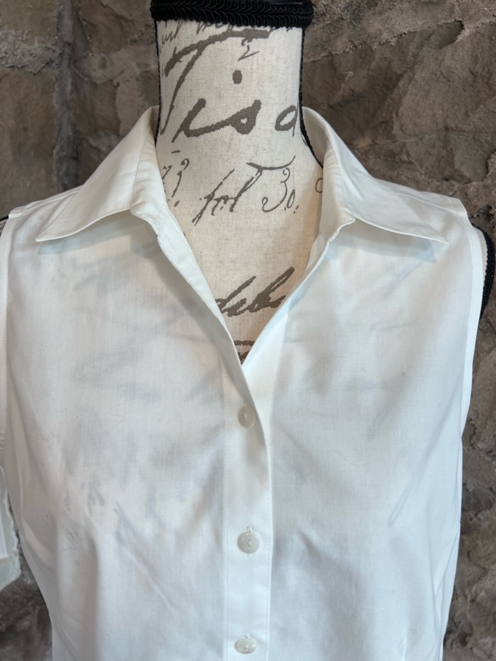 Coldwater Creek size M White Sleeveless no iron fitted Button-Down Shirt - Picture 2 of 5